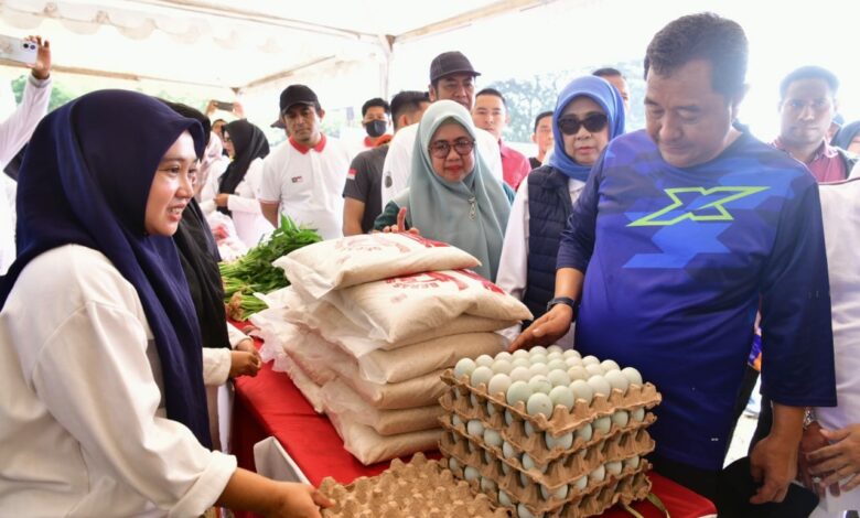 Stabilitasi Pasokan dan Harga, Pj Gubernur Sulsel Bahtiar Buka Gerakan Pangan Murah di Bone Stabilitasi Pasokan dan Harga, Pj Gubernur Sulsel Bahtiar Buka Gerakan Pangan Murah di Bone