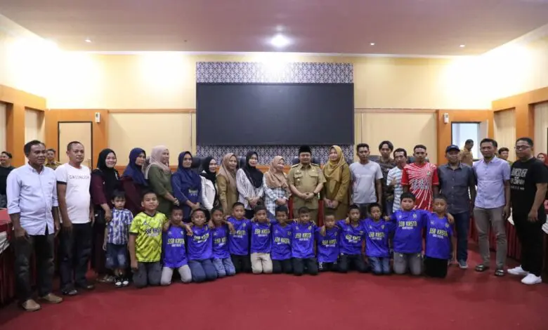 Pj Bupati Bantaeng Lepas Keberangkatan Tim Sepak Bola U-10 Berlaga di Yogyakarta Pj Bupati Bantaeng Lepas Keberangkatan Tim Sepak Bola U-10 Berlaga di Yogyakarta