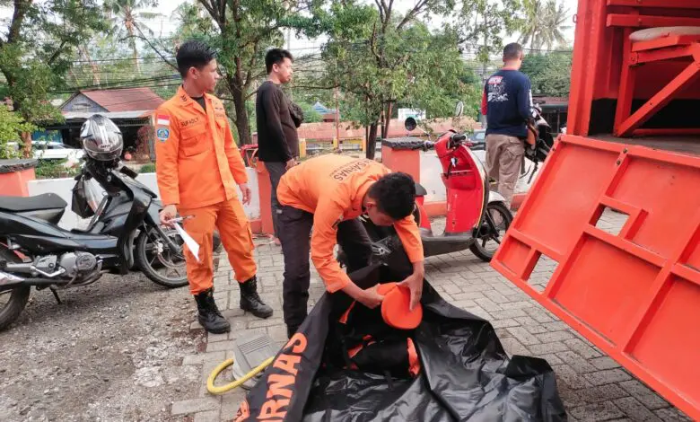 Warga Enrekang Terseret Air Sungai Saat Hendak Menyeberangkan Sapi Warga Enrekang Terseret Air Sungai Saat Hendak Menyeberangkan Sapi