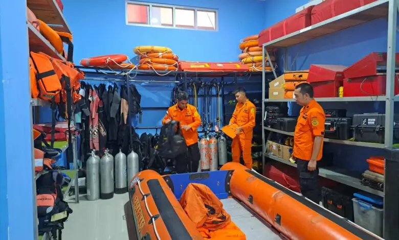 Basarnas Cari Nelayan yang Dilaporkan Hilang di Perairan Pangkep Basarnas Cari Nelayan yang Dilaporkan Hilang di Perairan Pangkep