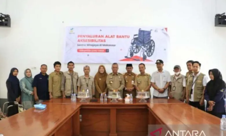 Kemensos Berikan Bantuan Untuk 20 Penyandang Disabilitas di Luwu Timur Kemensos Berikan Bantuan Untuk 20 Penyandang Disabilitas di Luwu Timur