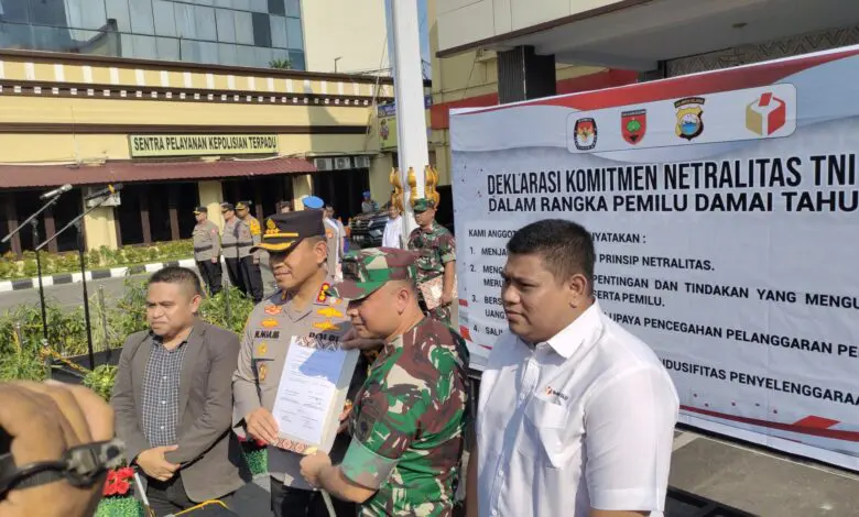 Polrestabes dan Kodim Makassar Deklarasi Netralitas Pemilu 2024 Polrestabes dan Kodim Makassar Deklarasi Netralitas Pemilu 2024
