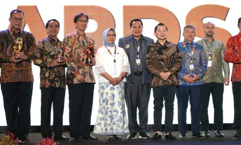 Unhas Kembali Peroleh Penghargaan Terbaik 2 Indonesia’s SDGs Action Awards Unhas Kembali Peroleh Penghargaan Terbaik 2 Indonesia’s SDGs Action Awards