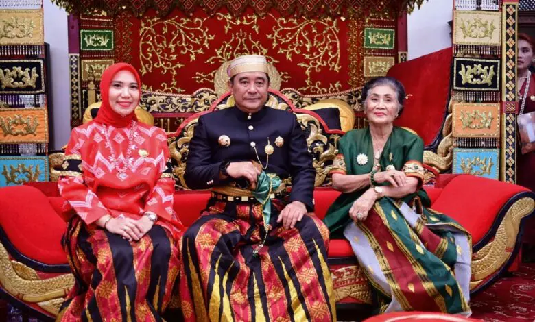 Kedatuan Luwu Hadiahi Pj Gubernur Sulsel Keris Sapukala, Apa Maknanya? Kedatuan Luwu Hadiahi Pj Gubernur Sulsel Keris Sapukala, Apa Maknanya?