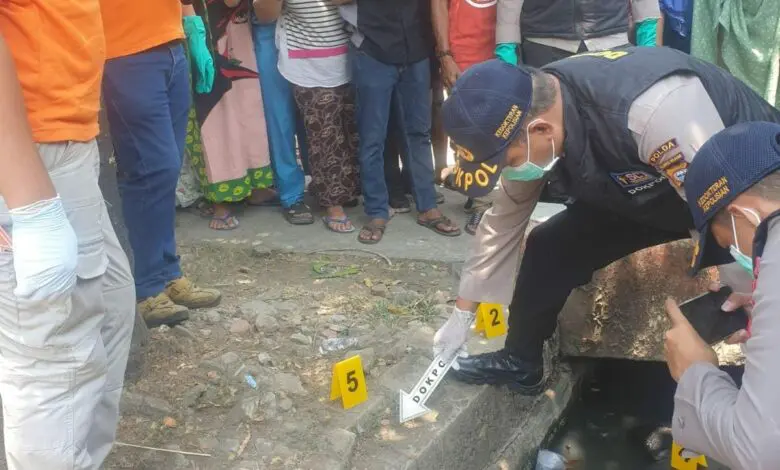 Identitas Mayat yang Ditemukan di Selokan Terungkap, Sudah Dua Hari Tak Pulang ke Rumah Identitas Mayat yang Ditemukan di Selokan Terungkap, Sudah Dua Hari Tak Pulang ke Rumah