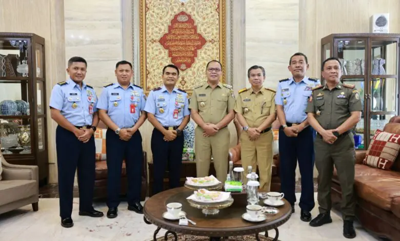 Dankosek II Marsma TNI Feri Yunaldi Pamit ke Wali Kota Makassar Dankosek II Marsma TNI Feri Yunaldi Pamit ke Wali Kota Makassar