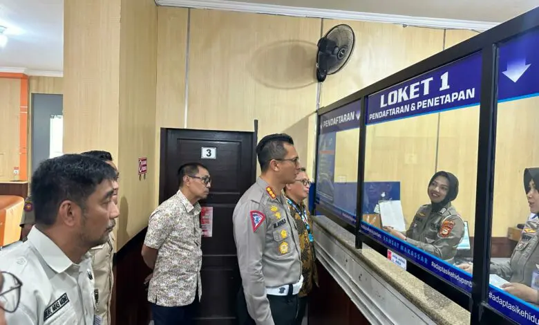Dirlantas Polda Sulsel Sidak Samsat Makassar Dirlantas Polda Sulsel Sidak Samsat Makassar