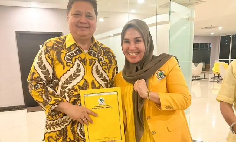 Airlangga Hartarto Tugaskan Ina Kartika Sari Bertarung Pilkada Barru 2024 Airlangga Hartarto Tugaskan Ina Kartika Sari Bertarung Pilkada Barru 2024