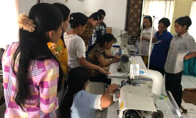 Sofha Marwah Terus Dorong Pengembangan Kerajinan di Sulsel Sofha Marwah Terus Dorong Pengembangan Kerajinan di Sulsel