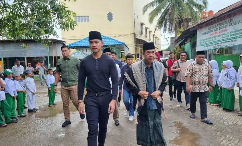 Minta Restu Untuk Pemilu 2024, Kaesang Didoakan Kiai di Sulsel Minta Restu Untuk Pemilu 2024, Kaesang Didoakan Kiai di Sulsel
