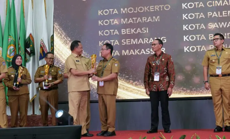 Makassar Satu-satunya di Sulawesi Dapat Penghargaan Kota Terinovatif Makassar Satu-satunya di Sulawesi Dapat Penghargaan Kota Terinovatif