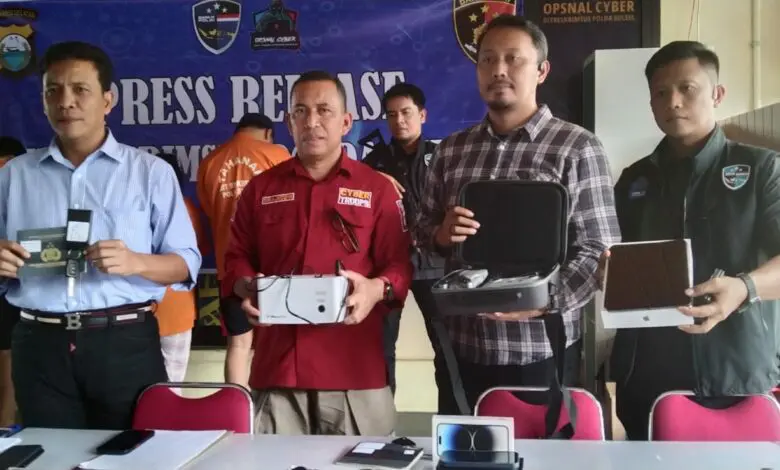 Pasobis Sidrap Ditangkap, Kerugian Masyarakat Capai Rp 4,5 Miliar Pasobis Sidrap Ditangkap, Kerugian Masyarakat Capai Rp 4,5 Miliar