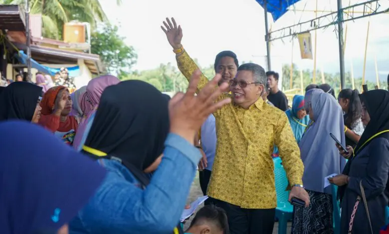 Taufan Pawe Ajak Warga Barru Menangkan Prabowo-Gibran Taufan Pawe Ajak Warga Barru Menangkan Prabowo-Gibran