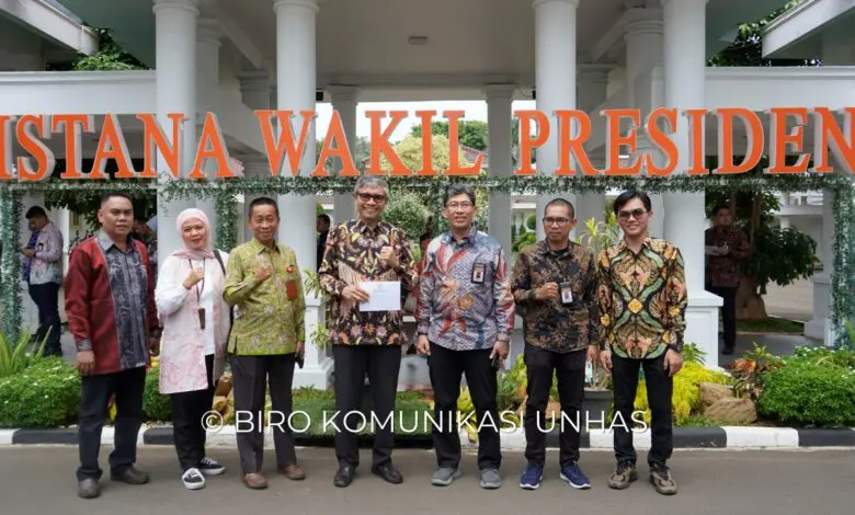 Unhas Raih Anugerah Kampus Informatif dari Komisi Informasi Unhas Raih Anugerah Kampus Informatif dari Komisi Informasi