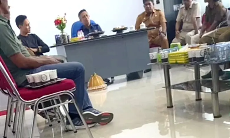 Bawaslu Selidiki Video Viral Pj Bupati Bone Ajak Kades Menangkan Anaknya di Pileg Bawaslu Selidiki Video Viral Pj Bupati Bone Ajak Kades Menangkan Anaknya di Pileg