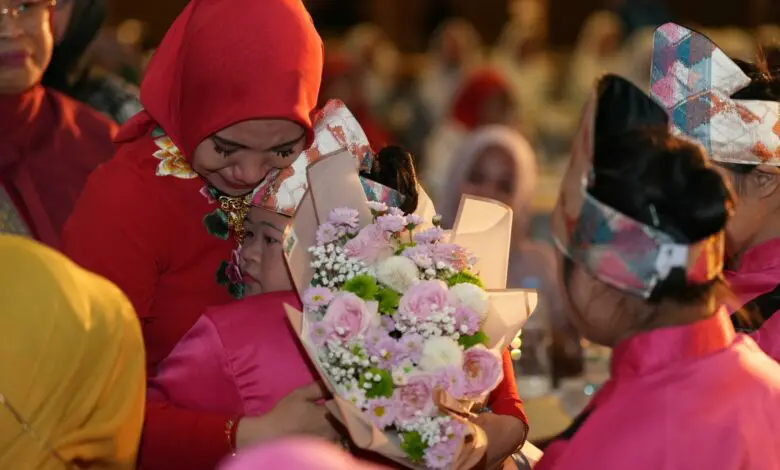 Peringatan Hari Ibu Tingkat Provinsi Sulsel Berlangsung Meriah dan Haru Peringatan Hari Ibu Tingkat Provinsi Sulsel Berlangsung Meriah dan Haru