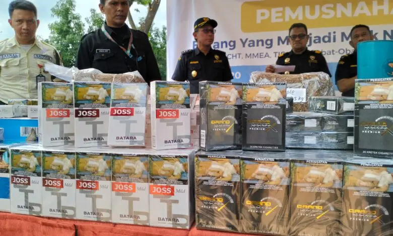 Bea Cukai Musnahkan Rokok dan Minuman Beralkohol Senilai Rp10.390.556.700 Bea Cukai Musnahkan Rokok dan Minuman Beralkohol Senilai Rp10.390.556.700