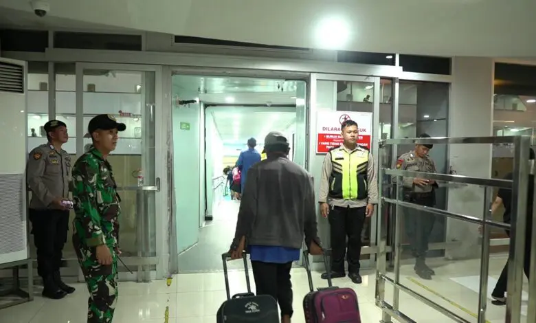 Penumpang di Pelabuhan Makassar Diprediksi Meningkat 30% Nataru 2023 Penumpang di Pelabuhan Makassar Diprediksi Meningkat 30% Nataru 2023