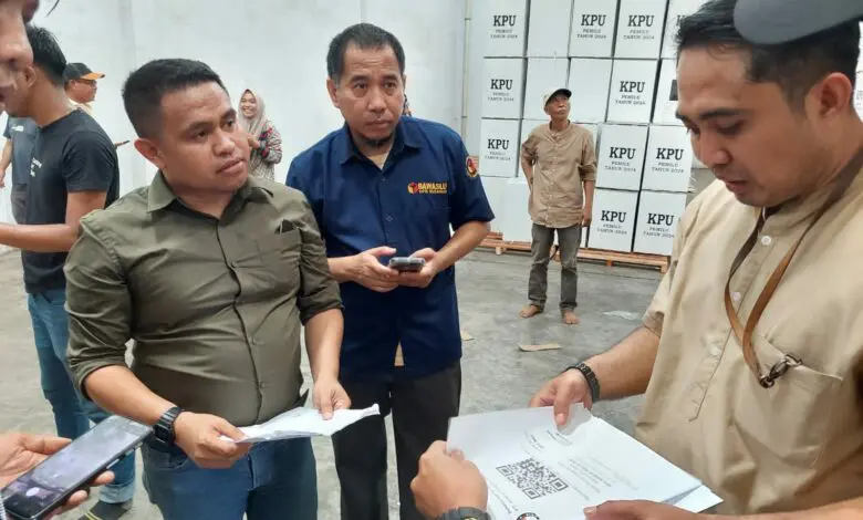 Surat Suara Sebanyak 954 Box Tiba di Makassar Surat Suara Sebanyak 954 Box Tiba di Makassar