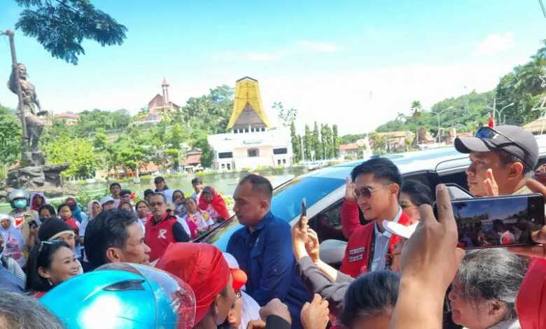 Kaesang Pangarep Hadiri 2 Kampanye Akbar PSI di Sulsel Kaesang Pangarep Hadiri 2 Kampanye Akbar PSI di Sulsel