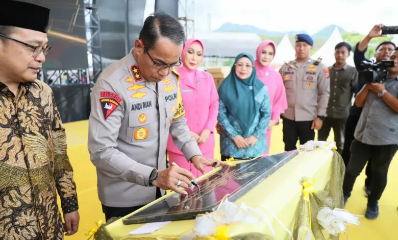 Kapolda Sulsel Irjen Andi Rian Resmikan Mako Polres Soppeng Kapolda Sulsel Irjen Andi Rian Resmikan Mako Polres Soppeng