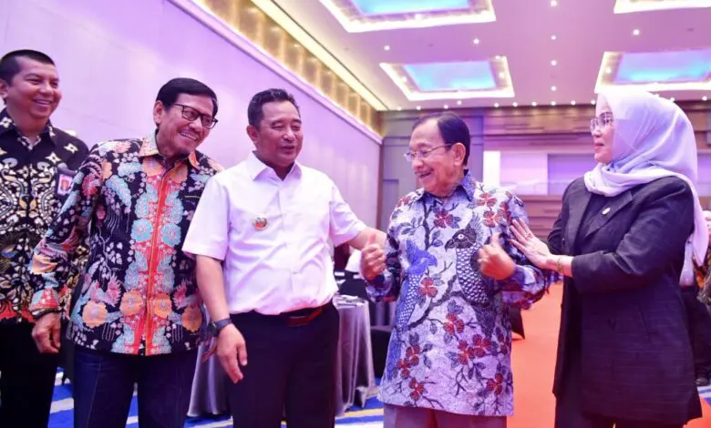 Bahtiar Tegaskan Arah Pembangunan Sulsel Akan Usung Ekonomi Biru Bahtiar Tegaskan Arah Pembangunan Sulsel Akan Usung Ekonomi Biru