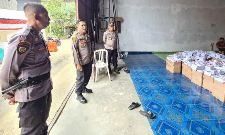 Kapolres Tana Toraja Pantau Pos Pengamanan dan Gudang Logistik Kapolres Tana Toraja Pantau Pos Pengamanan dan Gudang Logistik