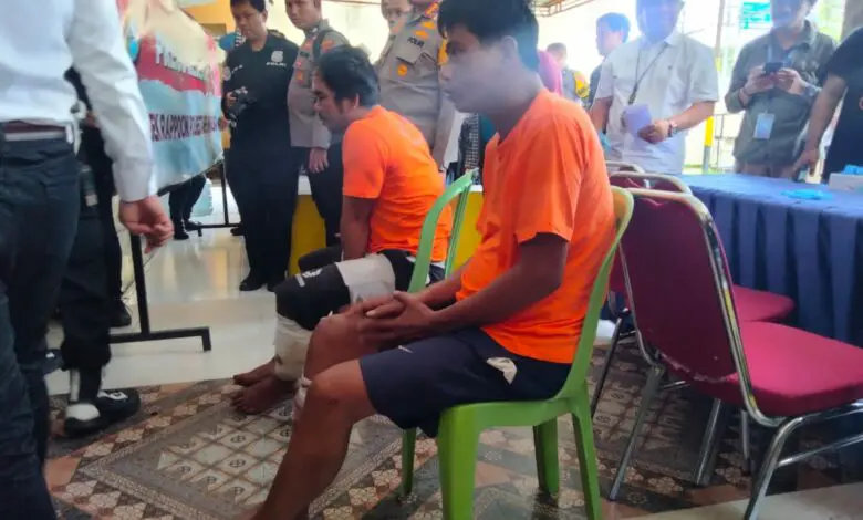 Polisi Tangkap 2 Begal yang Rampas Tas Berisi Berlian di Makassar Polisi Tangkap 2 Begal yang Rampas Tas Berisi Berlian di Makassar