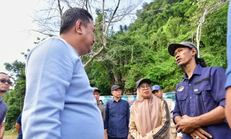 Penerima Penghargaan Kalpataru Sebut Bahtiar Baharuddin Mengerti Solusi Persoalan Lingkungan Hidup Penerima Penghargaan Kalpataru Sebut Bahtiar Baharuddin Mengerti Solusi Persoalan Lingkungan Hidup