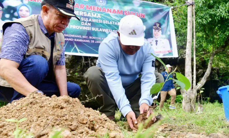 Komitmen Pj Gubernur Sulsel Hijaukan Kawasan Wisata Rammang-Rammang Komitmen Pj Gubernur Sulsel Hijaukan Kawasan Wisata Rammang-Rammang