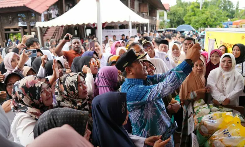 Pj Gubernur Sulsel Salurkan Bantuan Pangan Pemerintah Pusat di Takalar Pj Gubernur Sulsel Salurkan Bantuan Pangan Pemerintah Pusat di Takalar