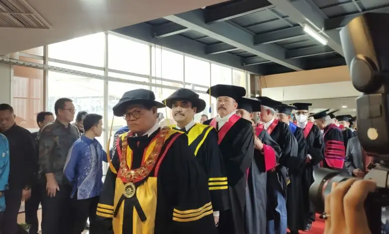Jaksa Agung Hingga Ketua DPD RI Hadiri Pengukuhan Prof. Harris Arthur Hedar Sebagai Guru Besar UNM Jaksa Agung Hingga Ketua DPD RI Hadiri Pengukuhan Prof. Harris Arthur Hedar Sebagai Guru Besar UNM