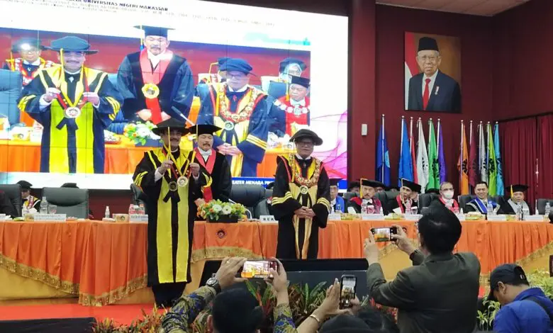 Prof. Harris Arthur Hedar Resmi Jadi Guru Besar UNM Prof. Harris Arthur Hedar Resmi Jadi Guru Besar UNM