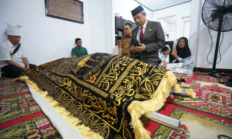Lepas Jenazah Rizal Tolinggi, Pj Sekprov: Almarhum Banyak Membantu Kegiatan Pimpinan Lepas Jenazah Rizal Tolinggi, Pj Sekprov: Almarhum Banyak Membantu Kegiatan Pimpinan