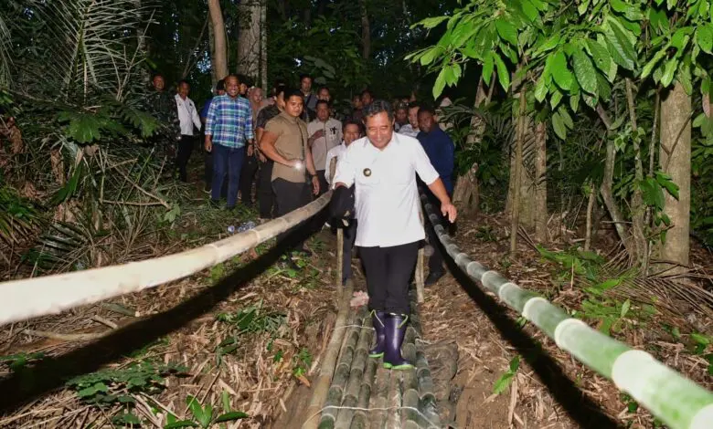 Berjalan Kaki Hingga Pelosok, Perjuangan Pj Gubernur Galakkan Budidaya Pisang Cavendish Berjalan Kaki Hingga Pelosok, Perjuangan Pj Gubernur Galakkan Budidaya Pisang Cavendish