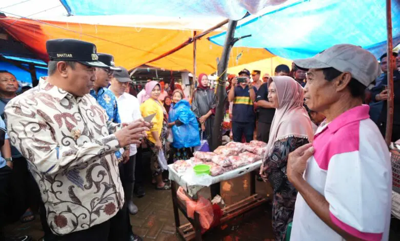 Pantau Harga Sembako di Takalar, Pj Gubernur Akan Upayakan Pasar Buka Setiap Hari Pantau Harga Sembako di Takalar, Pj Gubernur Akan Upayakan Pasar Buka Setiap Hari