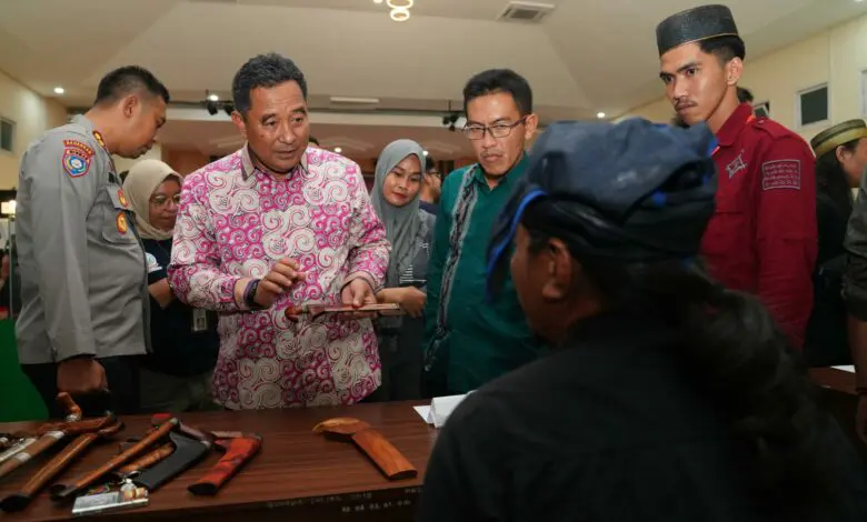 Melihat Pameran Benda Pusaka Dinas Kebudayaan dan Pariwisata Sulsel Melihat Pameran Benda Pusaka Dinas Kebudayaan dan Pariwisata Sulsel