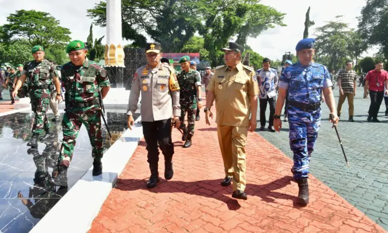 Apel Gelar Pasukan, PJ Gubernur Bacakan Ikrar Pemilu Damai di Lapangan Kodam Hasanuddin Apel Gelar Pasukan, PJ Gubernur Bacakan Ikrar Pemilu Damai di Lapangan Kodam Hasanuddin