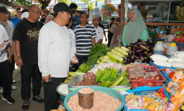 Pj Gubernur Cek Harga Kebutuhan Pokok di Pasar Tradisional Jeneponto Pj Gubernur Cek Harga Kebutuhan Pokok di Pasar Tradisional Jeneponto