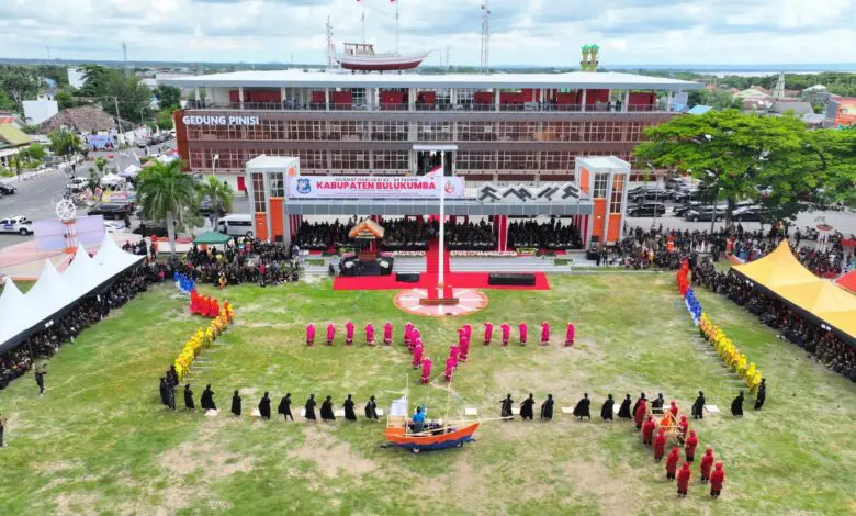 Pj Gubernur Sebut Gedung Pinisi Bulukumba Perkantoran Terbaik di Indonesia Pj Gubernur Sebut Gedung Pinisi Bulukumba Perkantoran Terbaik di Indonesia