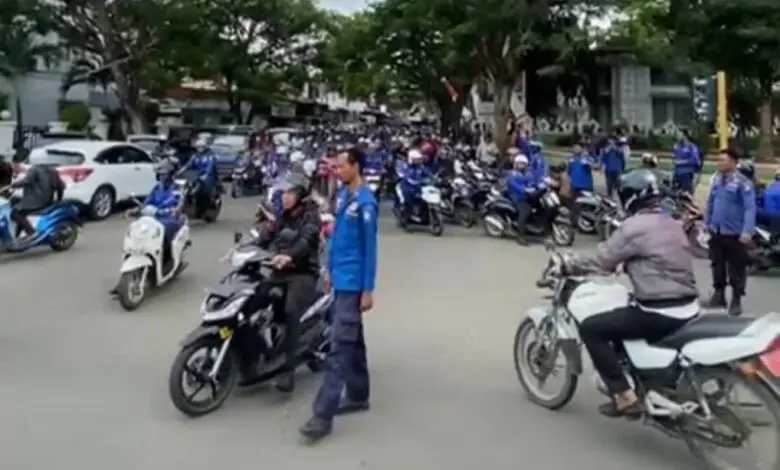 Buntut Dugaan Kecurangan Seleksi PPPK Khusus, 250 Petugas Damkar Bone Mogok Kerja Buntut Dugaan Kecurangan Seleksi PPPK Khusus, 250 Petugas Damkar Bone Mogok Kerja