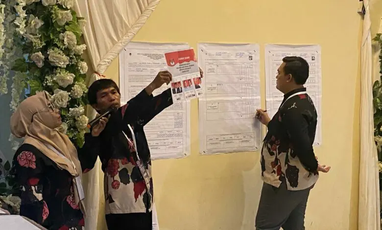 Prabowo-Gibran Unggul Telak di TPS Pj Gubernur Sulsel Mencoblos Prabowo-Gibran Unggul Telak di TPS Pj Gubernur Sulsel Mencoblos
