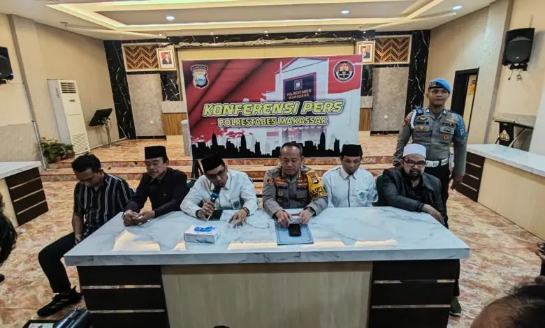 Resahkan Warga Makassar, Polisi Tangkap Pimpinan Aliran Sesat Taklim Makrifat Resahkan Warga Makassar, Polisi Tangkap Pimpinan Aliran Sesat Taklim Makrifat