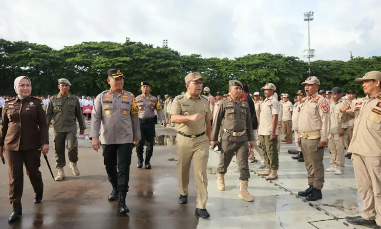 Ribuan Satlinmas dan Satpol PP Siap Kawal Pemilu di Makassar Ribuan Satlinmas dan Satpol PP Siap Kawal Pemilu di Makassar