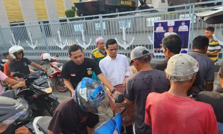 Seribu Paket Takjil Buka Puasa Dibagikan Oleh Komunitas Pemuda Sulsel Seribu Paket Takjil Buka Puasa Dibagikan Oleh Komunitas Pemuda Sulsel