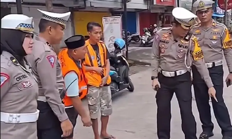 Seenaknya Atur Parkiran, Satlantas Polrestabes Makassar Beri Peringatan Juru Parkir Mall Panakkukang Seenaknya Atur Parkiran, Satlantas Polrestabes Makassar Beri Peringatan Juru Parkir Mall Panakkukang