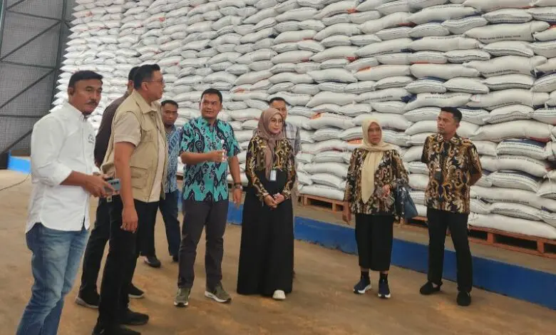 Satgas Pangan Mabes Polri Pastikan Ketersediaan Beras di Sulsel Satgas Pangan Mabes Polri Pastikan Ketersediaan Beras di Sulsel