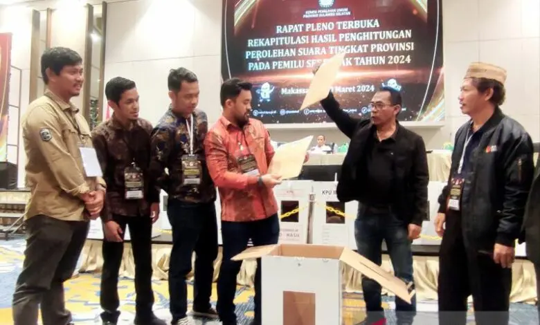 KPU Sulsel Baru Rampungkan Separuh Sinkronisasi Data Rekapitulasi Pemilu 2024 KPU Sulsel Baru Rampungkan Separuh Sinkronisasi Data Rekapitulasi Pemilu 2024
