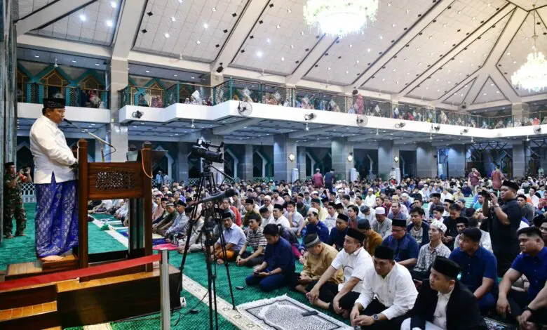 Pj Gubernur Bahtiar Sampaikan Gerakan Berbagi Bahagia dan Sedekah Pohon untuk Pemulihan Alam Sulsel Pj Gubernur Bahtiar Sampaikan Gerakan Berbagi Bahagia dan Sedekah Pohon untuk Pemulihan Alam Sulsel