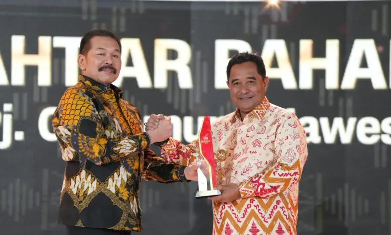 Pj Gubernur Bahtiar Raih CNN Indonesia Awards Kategori Excellence Governance Leadership Pj Gubernur Bahtiar Raih CNN Indonesia Awards Kategori Excellence Governance Leadership